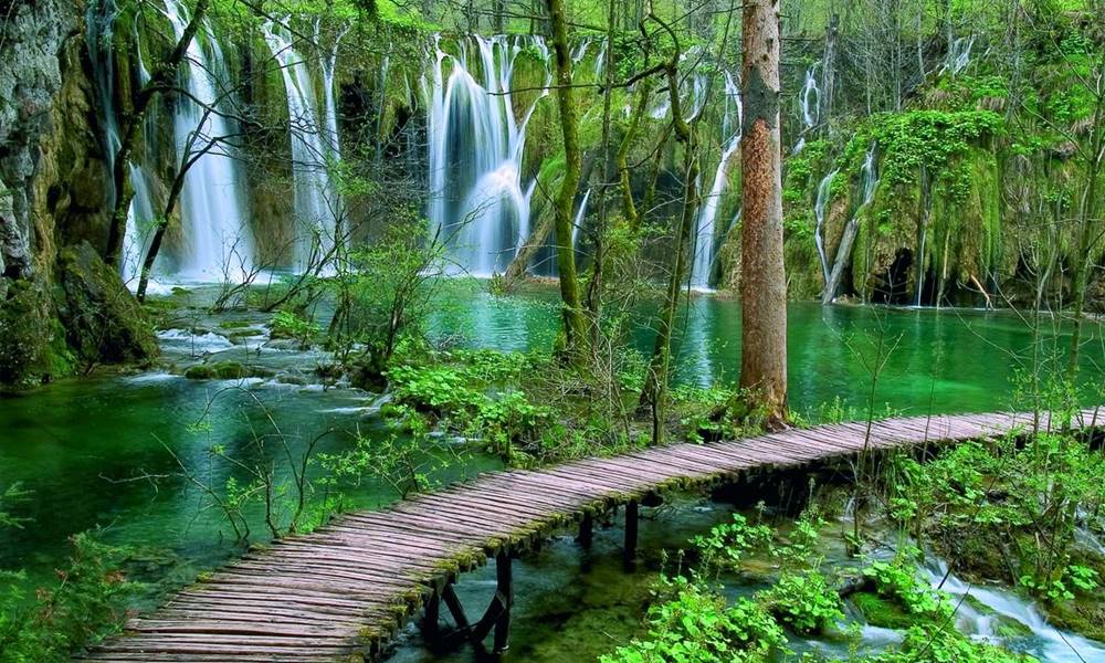 Boardwalk and waterfalls, Plitvice National Park