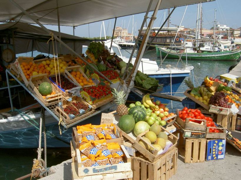 Boats selling fruit - Aegina