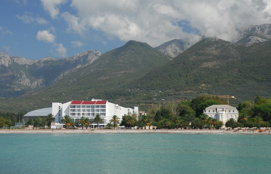 Resort of Bar and mountains immediately behind
