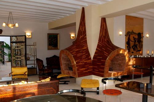 Domaine Malika - lounge with fireplace