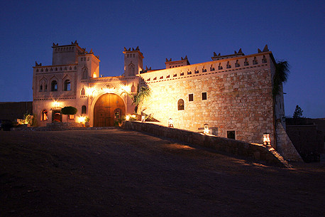 Ksar Ighnda - entry gate and spa building