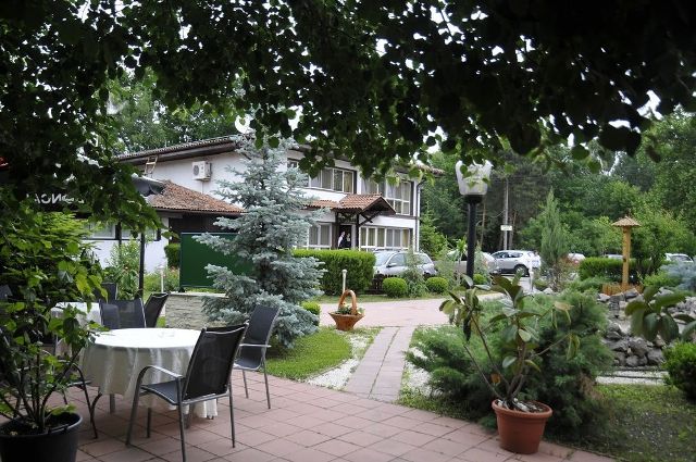 Bucharest, Herastrau Hotel - garden