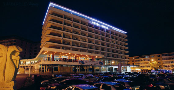 Delta Hotel, Tulcea at night